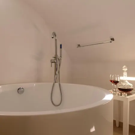 Muses Cycladic 3* Oia